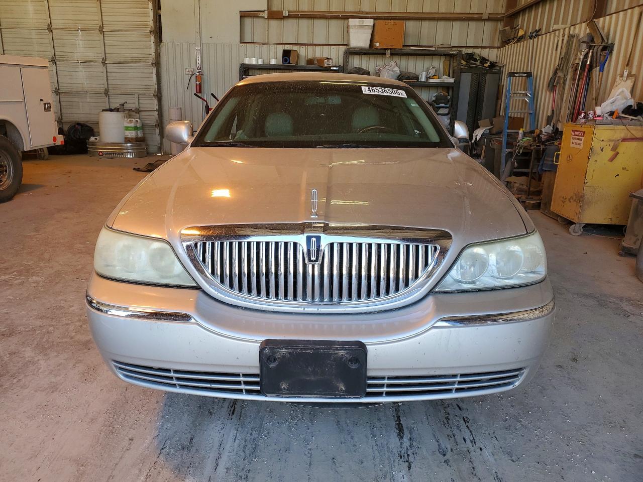 Lincoln Towncar Signature Limited