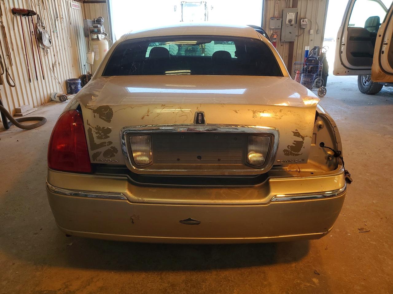 Lincoln Towncar Signature Limited