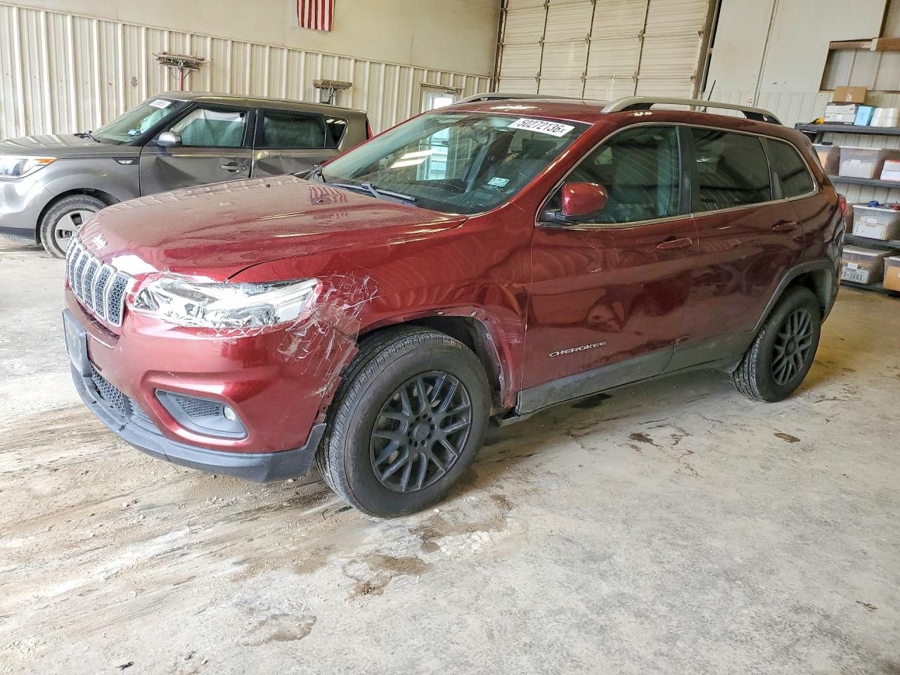 Salvage Jeep Cherokee Image