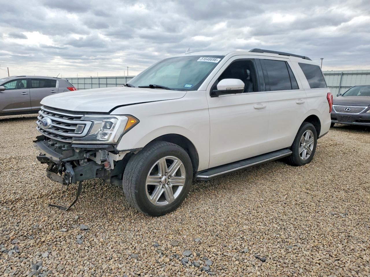 Salvage Ford Expedition Image