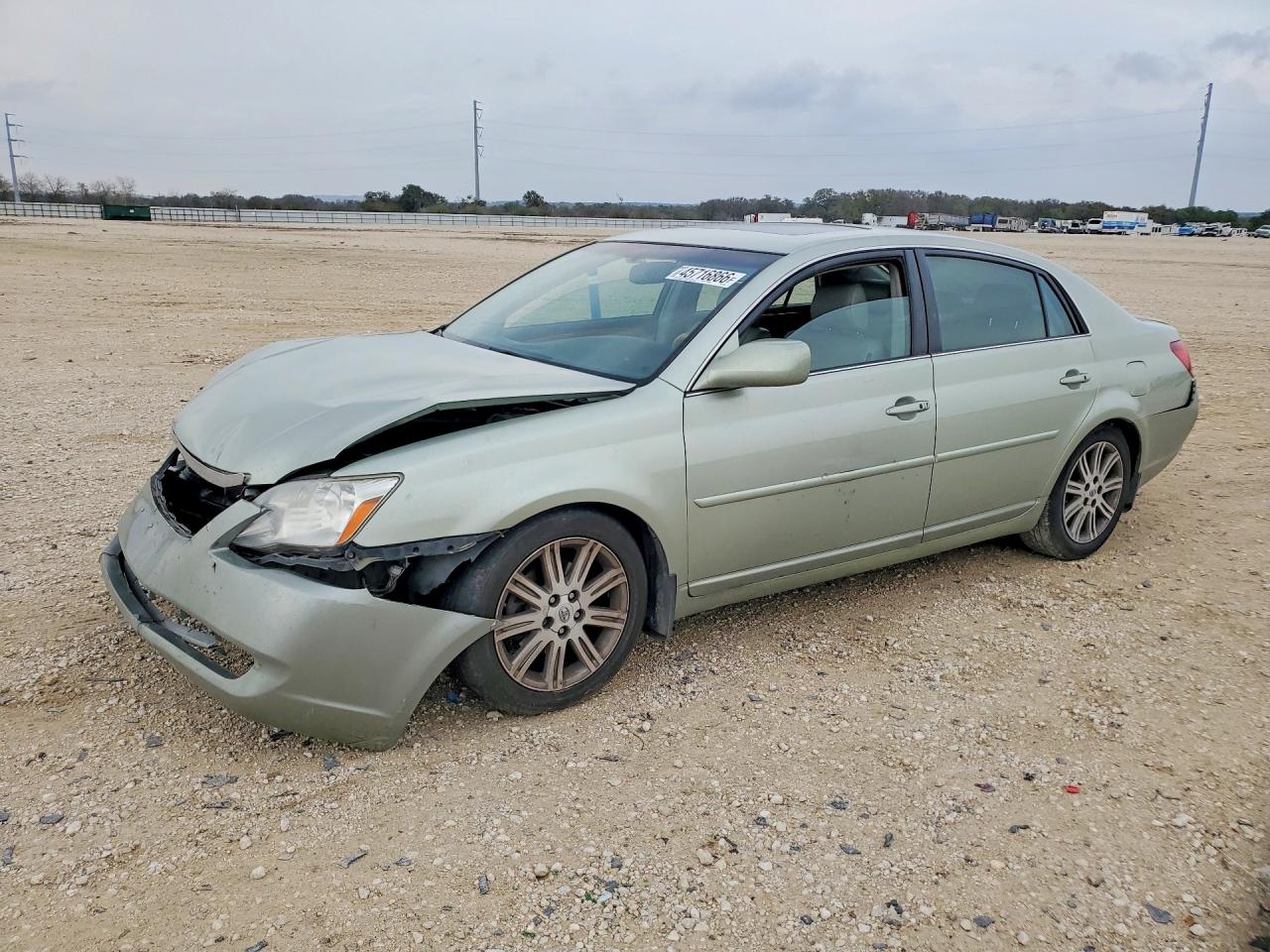 Salvage Toyota Avalon Image