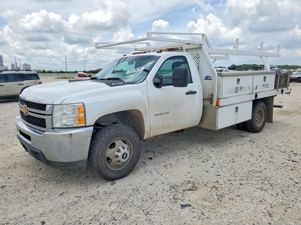 Salvage Chevrolet Silverado Image