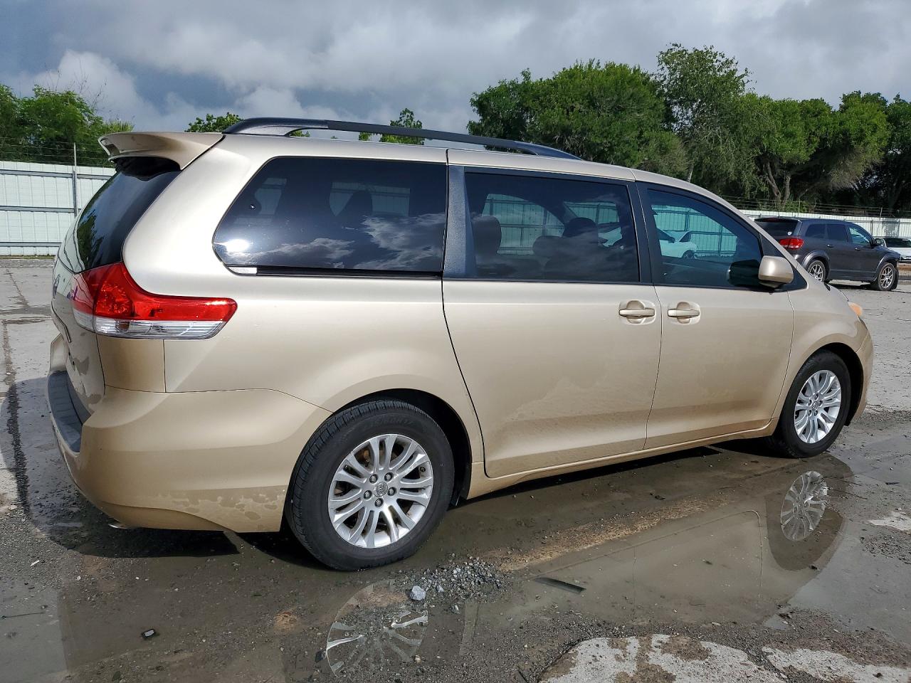Toyota Sienna Xle 8-passenger
