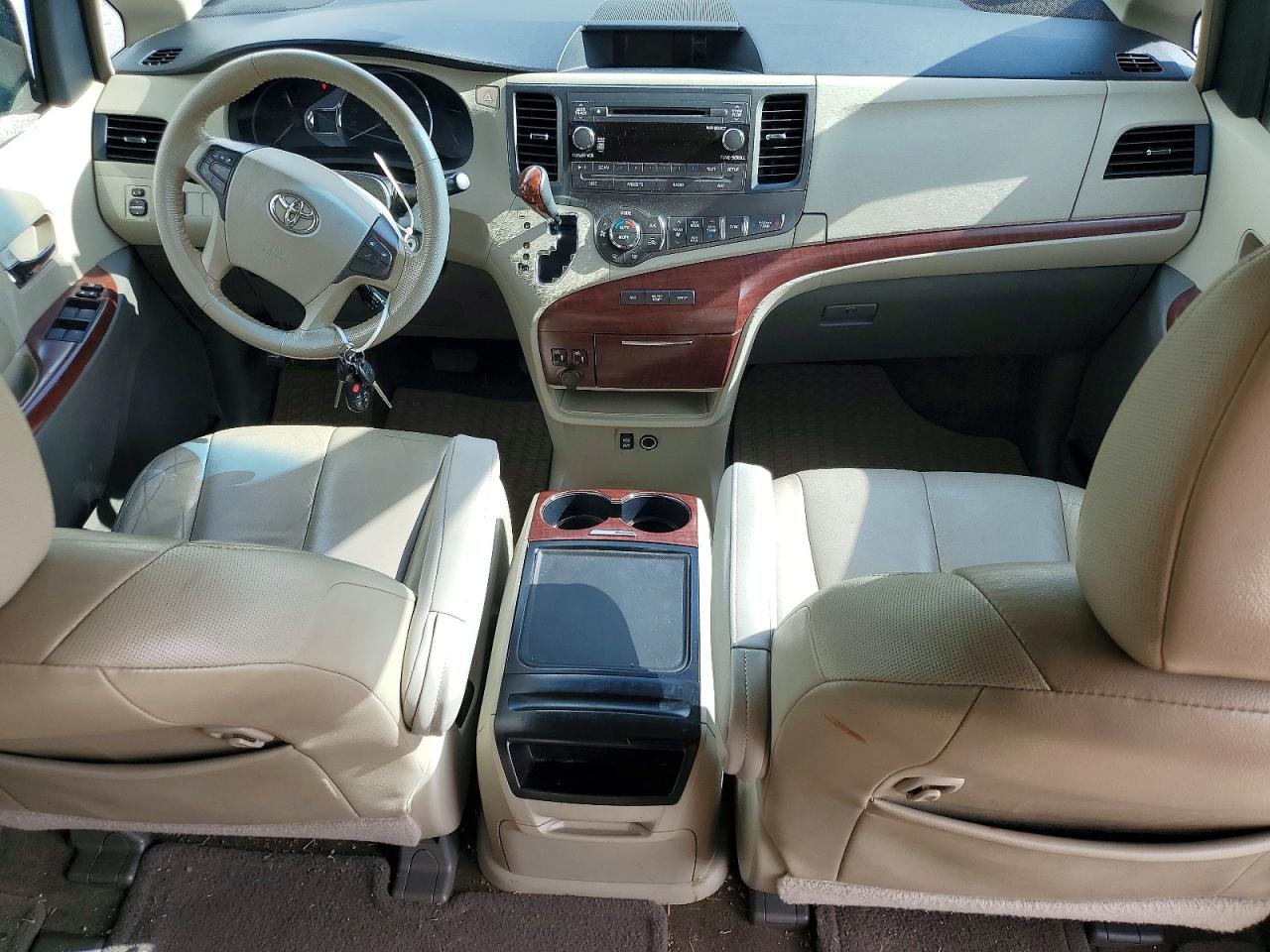 Toyota Sienna Xle 8-passenger