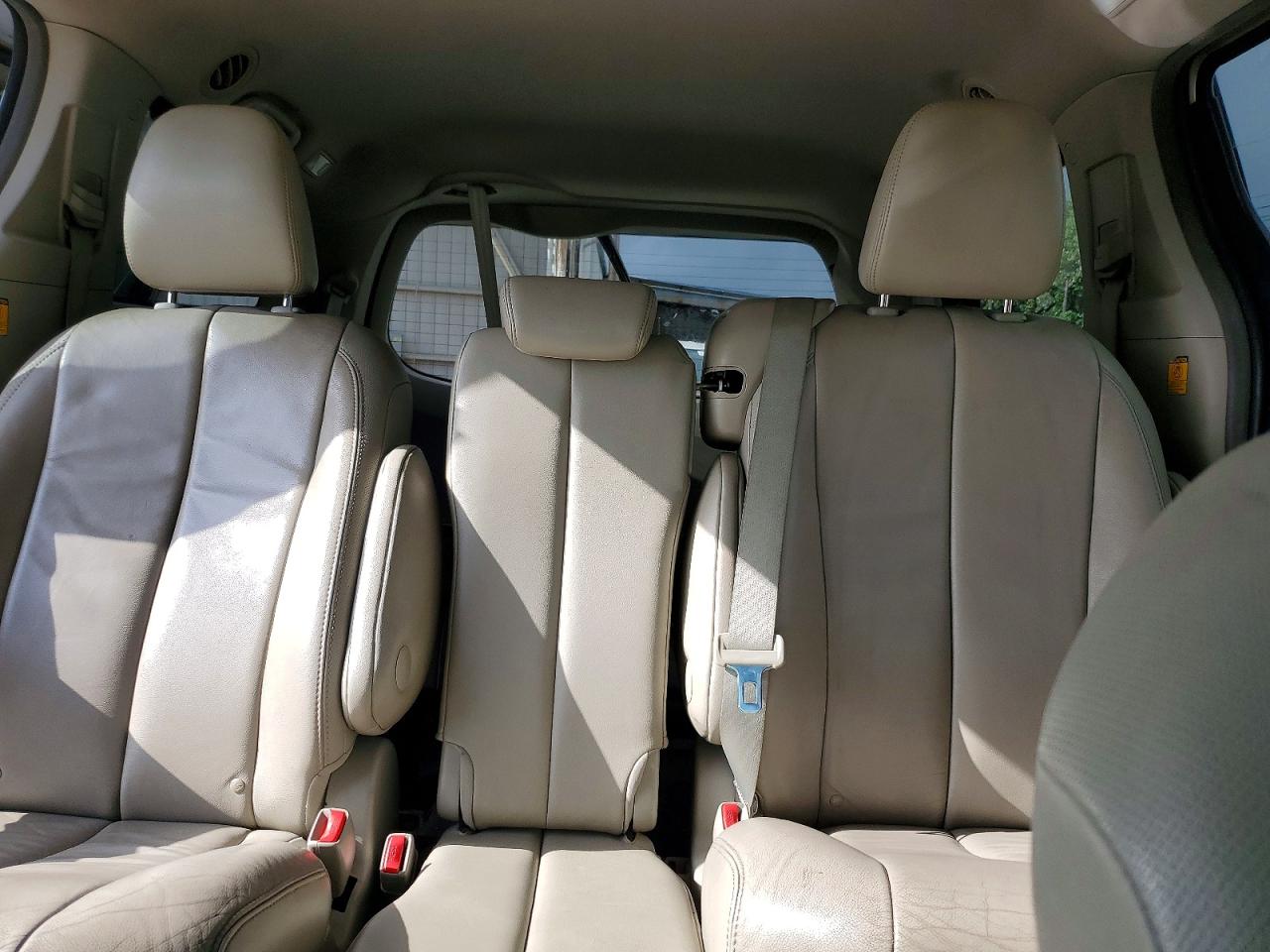 Toyota Sienna Xle 8-passenger