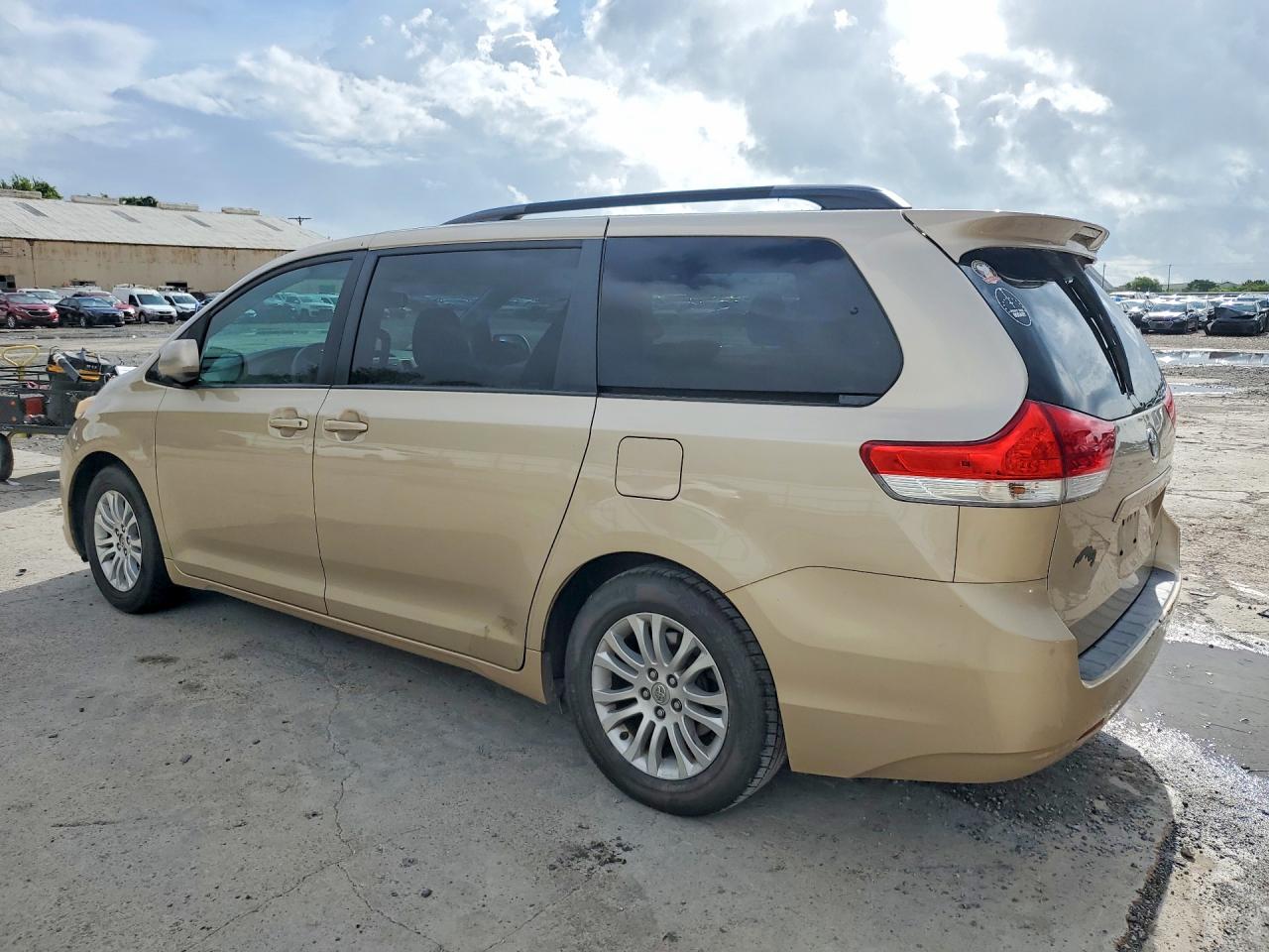 Toyota Sienna Xle 8-passenger