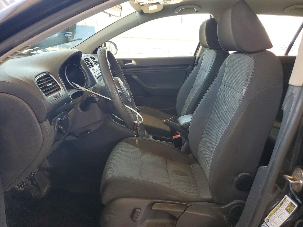 Volkswagen Jetta S