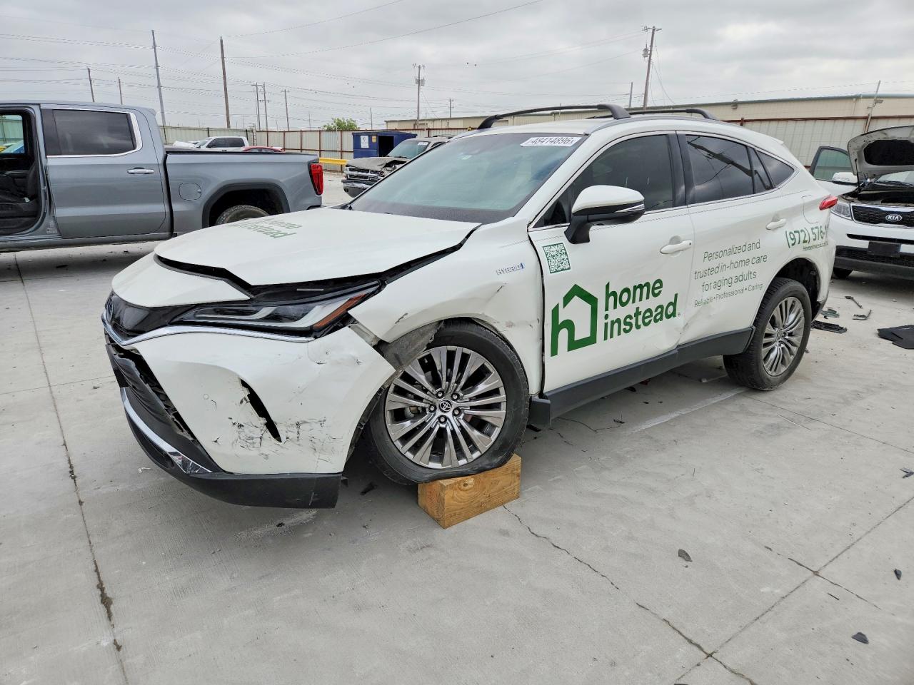 Salvage Toyota Venza Image