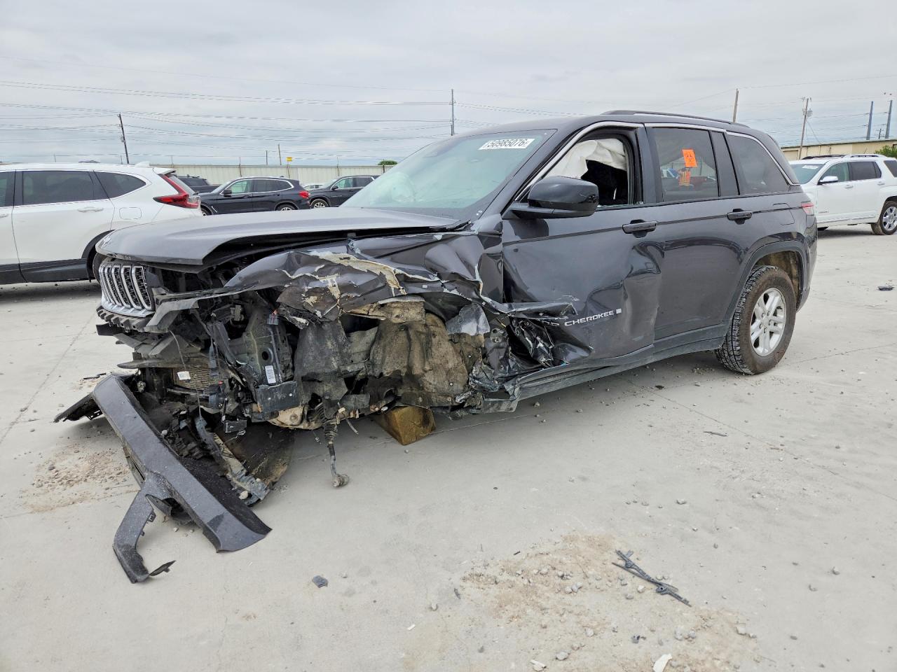 Salvage Jeep Cherokee Image
