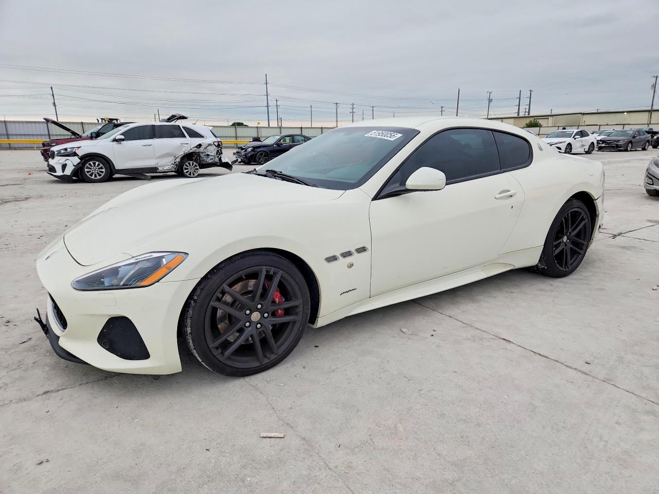 Salvage Maserati GranTurismo Image