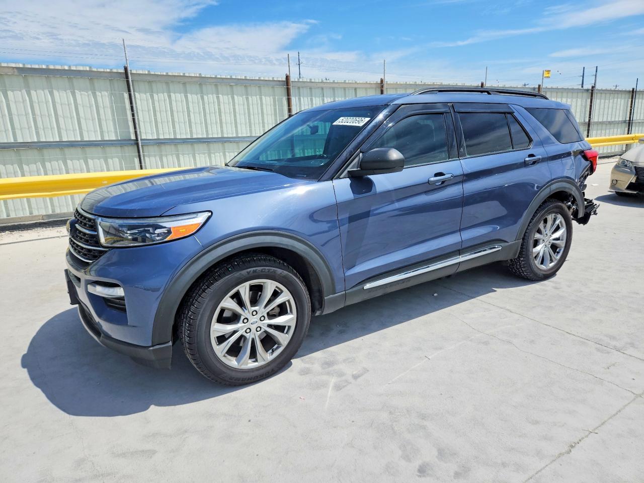 Salvage Ford Explorer Image