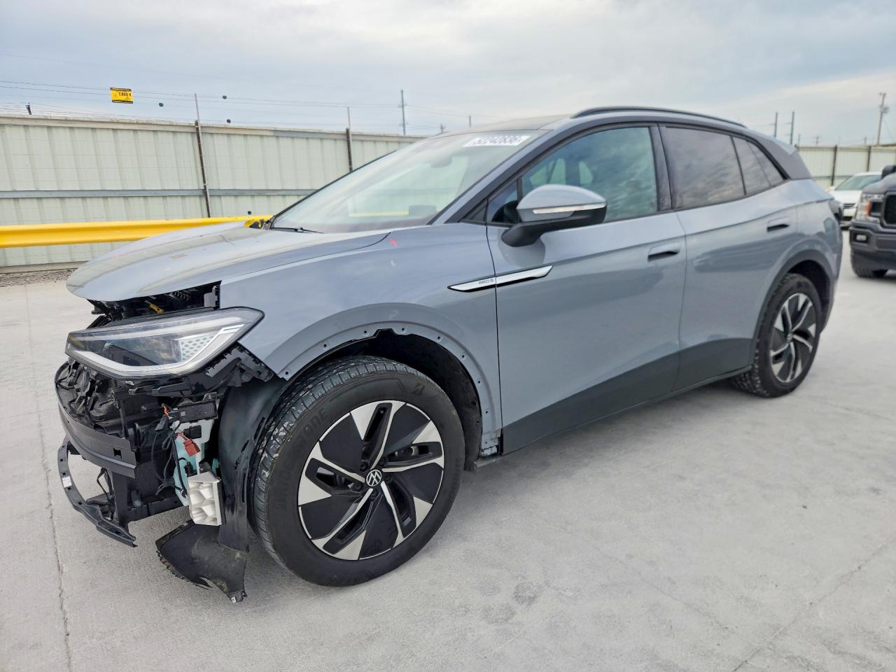 Salvage Volkswagen ID.4 Image