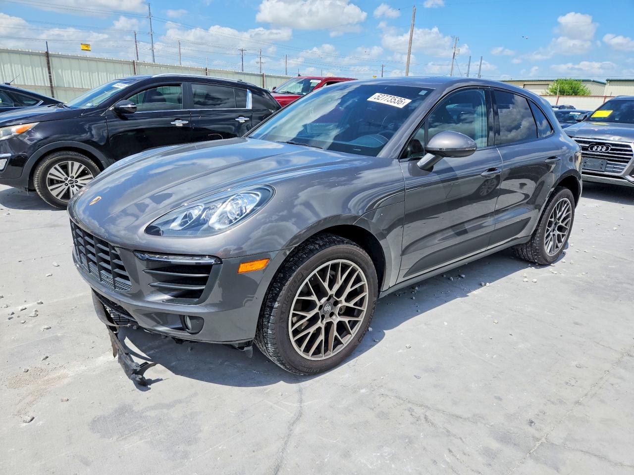 Salvage Porsche Macan Image