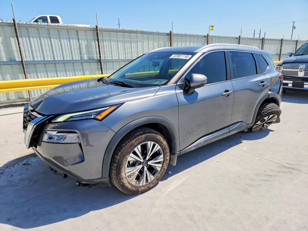 Salvage Nissan Rogue Image