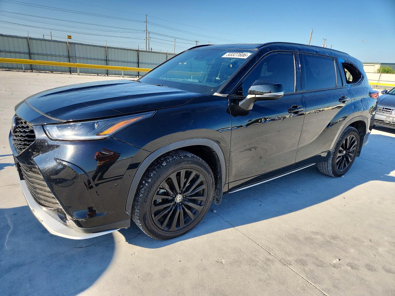 Salvage Toyota Highlander Image