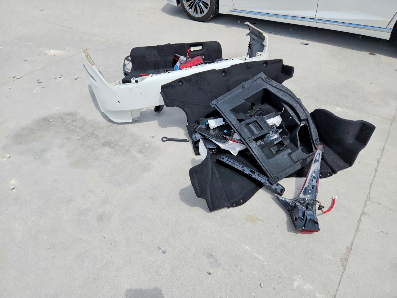 Lexus LS Base