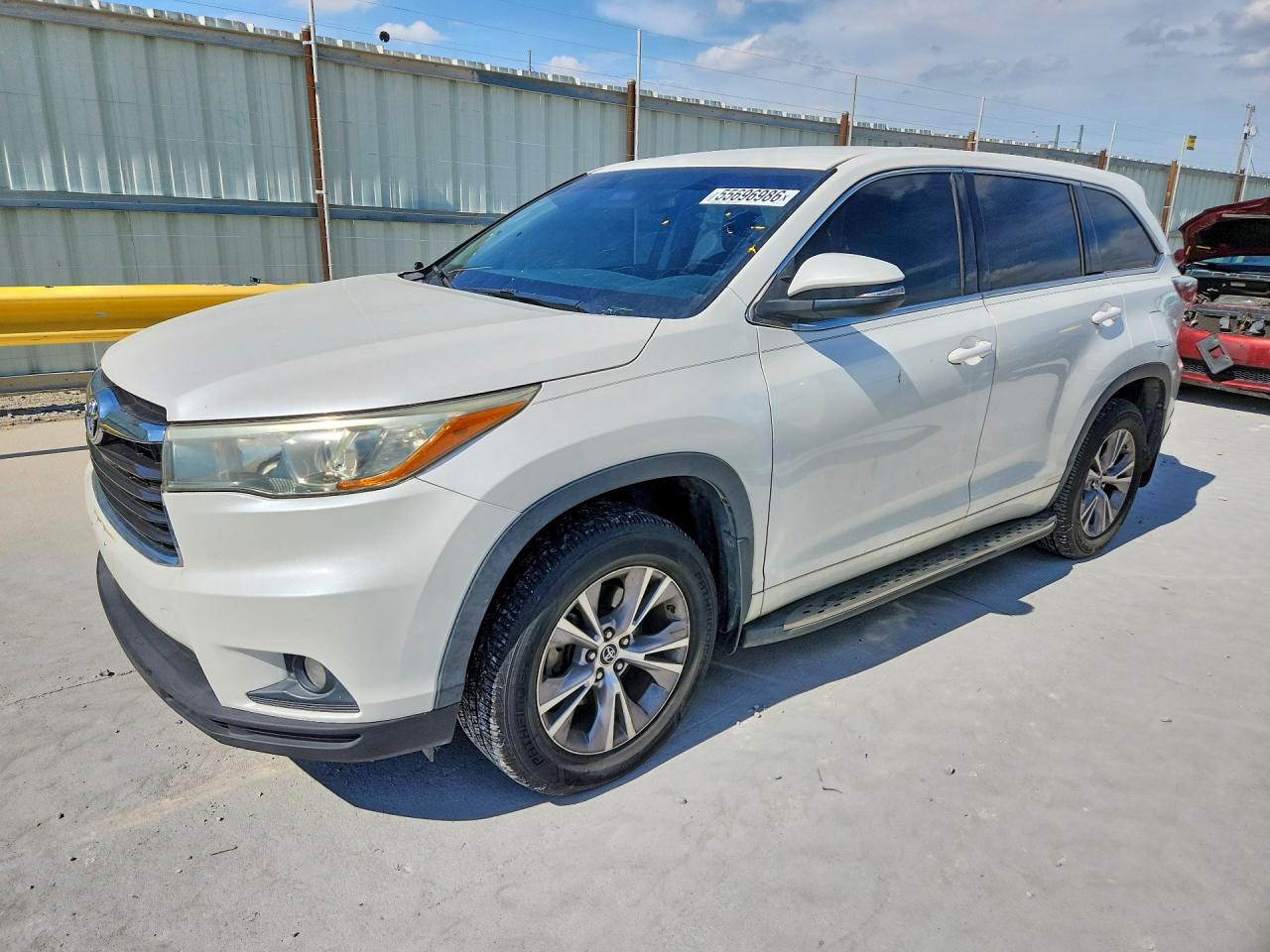 Salvage Toyota Highlander Image