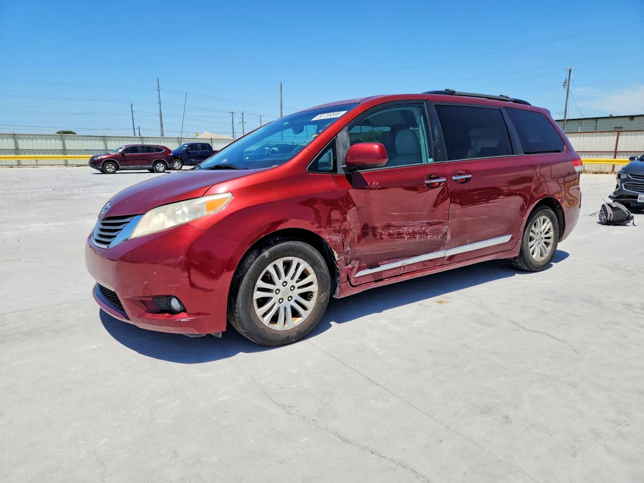 Salvage Toyota Sienna Image