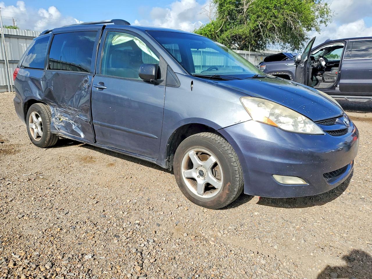 Toyota Sienna Le 7-passenger