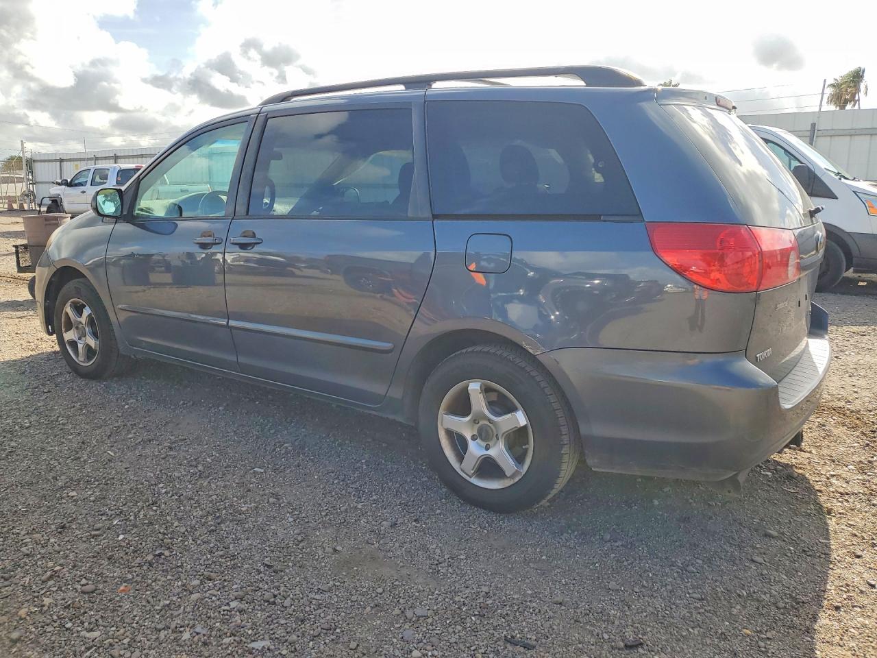 Toyota Sienna Le 7-passenger