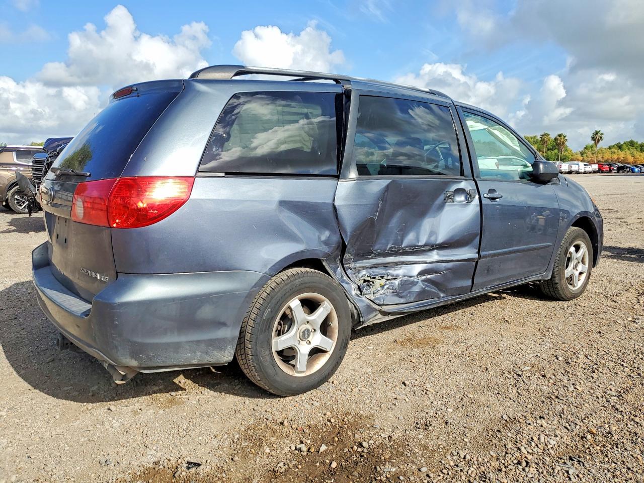 Toyota Sienna Le 7-passenger