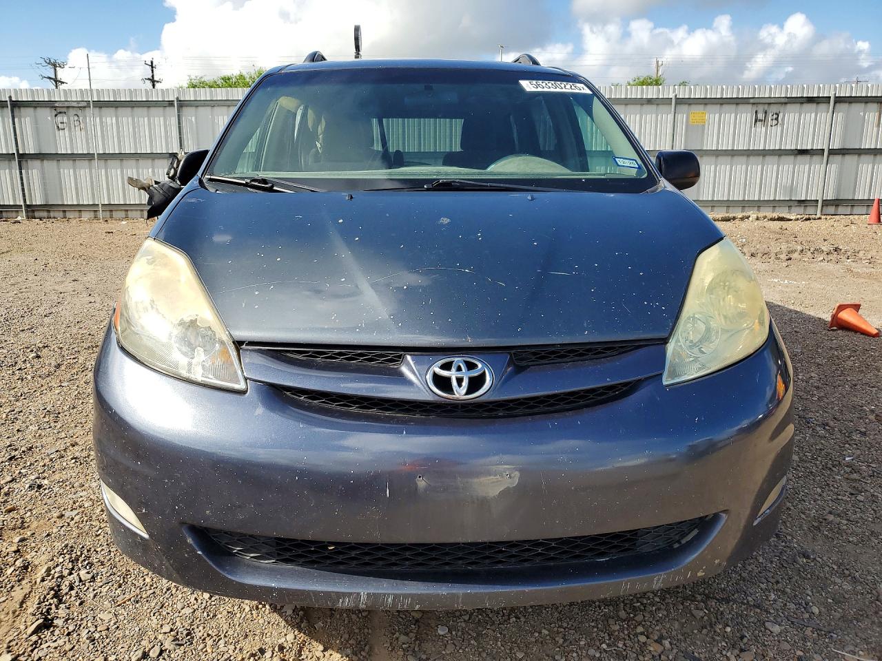 Toyota Sienna Le 7-passenger