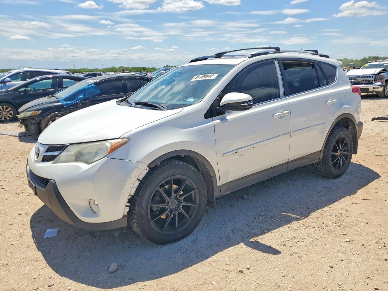 Salvage Toyota RAV4 Image