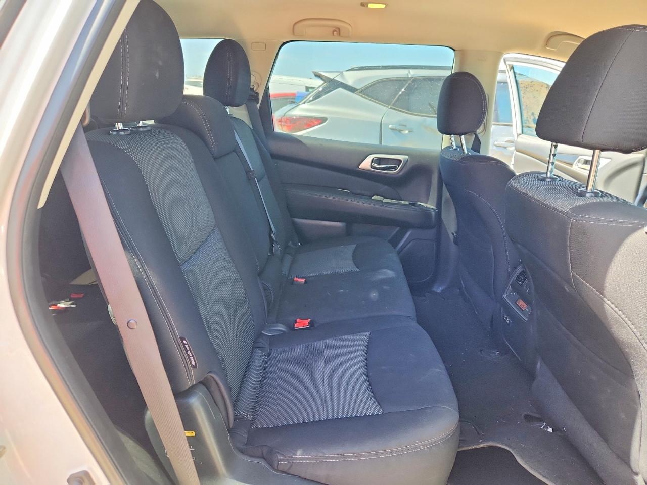 Nissan Pathfinder S