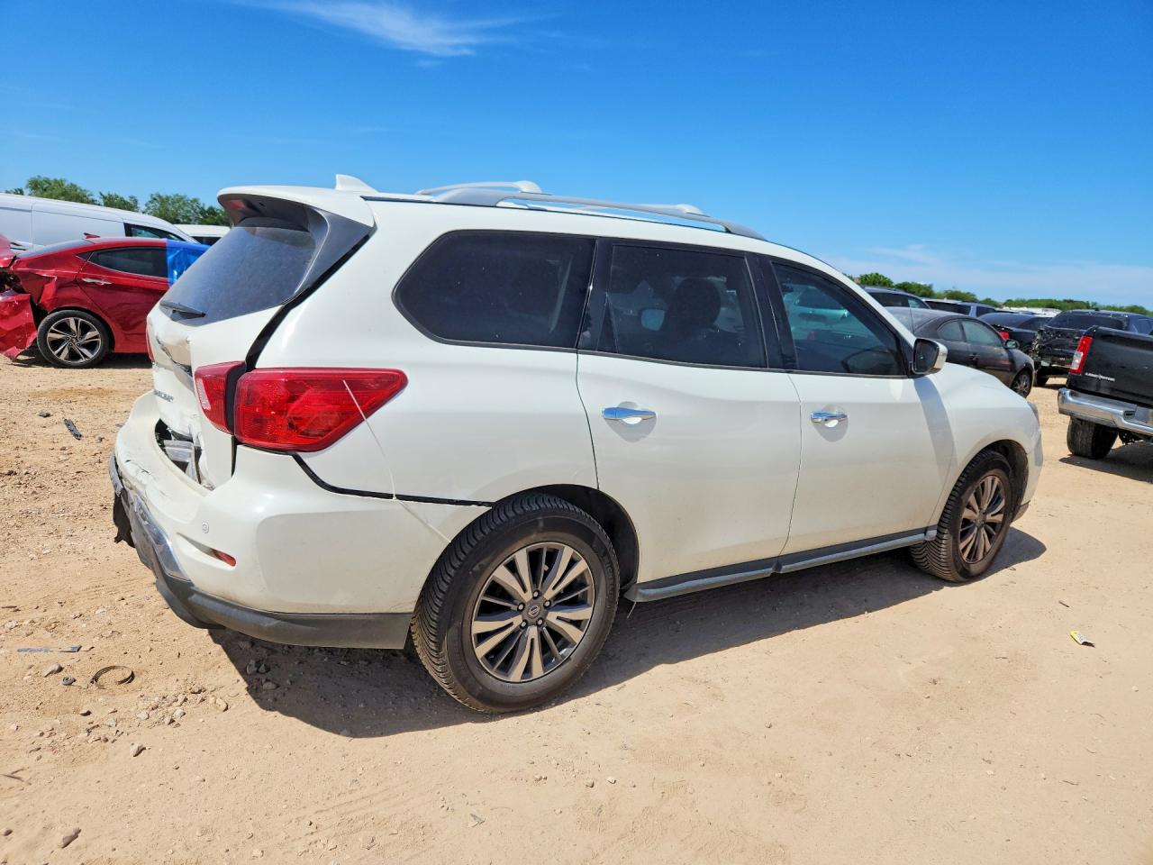 Nissan Pathfinder S