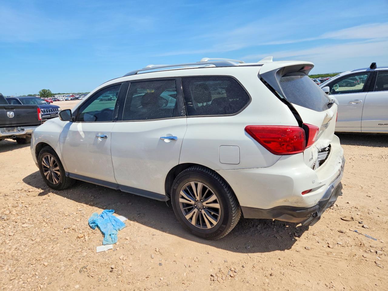 Nissan Pathfinder S