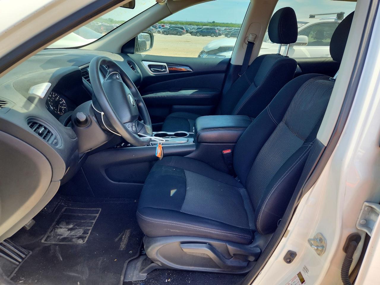 Nissan Pathfinder S
