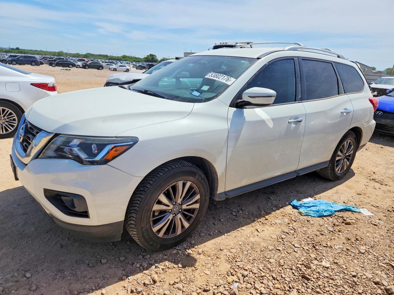 Salvage Nissan Pathfinder Image