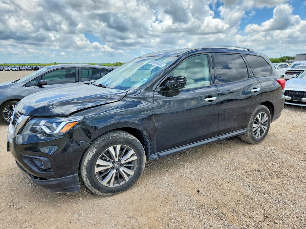 Salvage Nissan Pathfinder Image