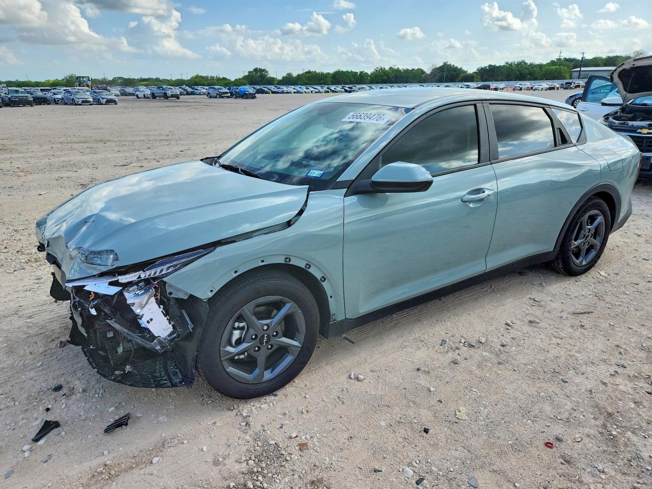Salvage Kia K4 Image