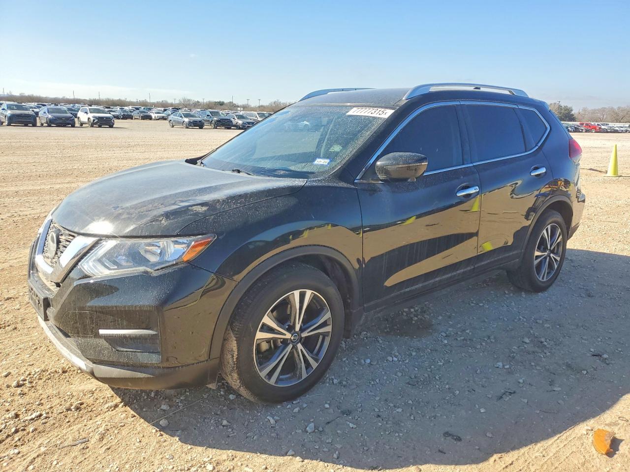 Salvage Nissan Rogue Image