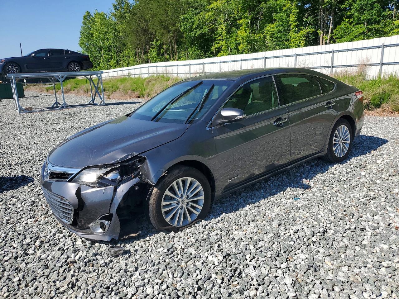 Salvage Toyota Avalon Image