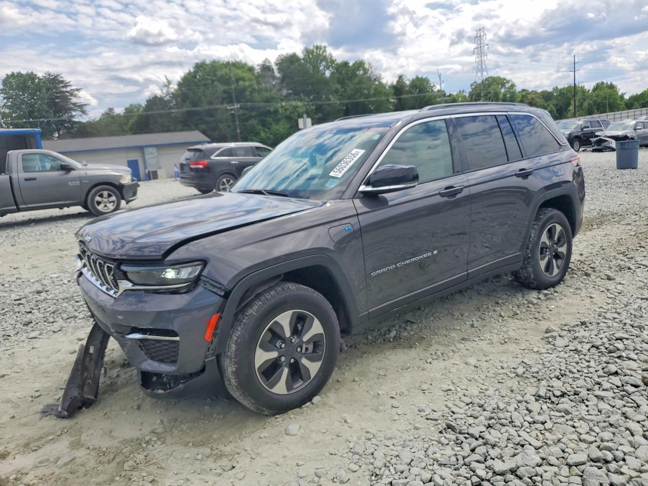 Salvage Jeep Cherokee Image