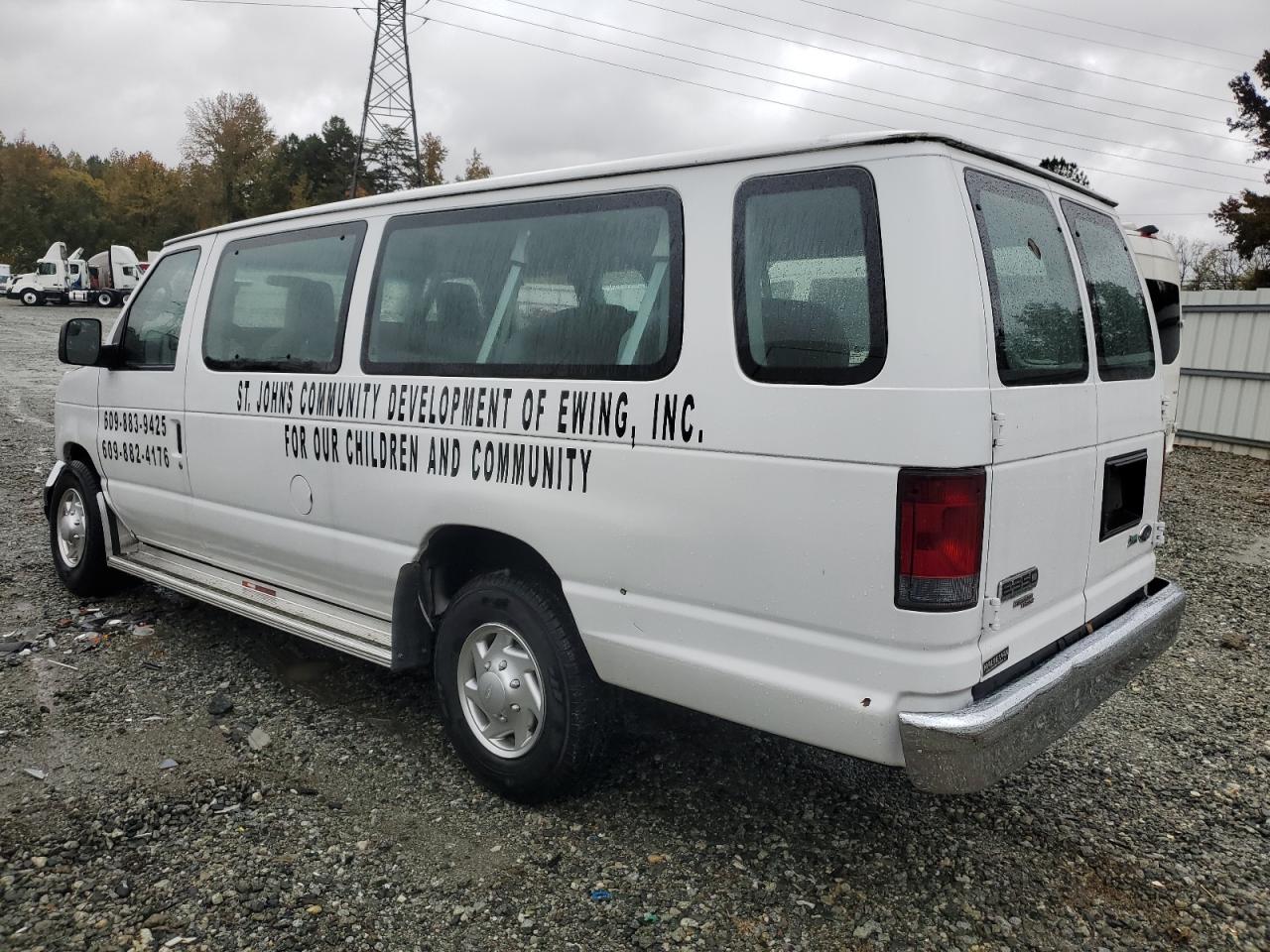 Ford Econoline E350 Super Duty Wagon