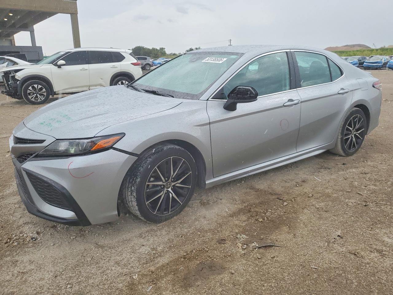 Salvage Toyota Camry Image