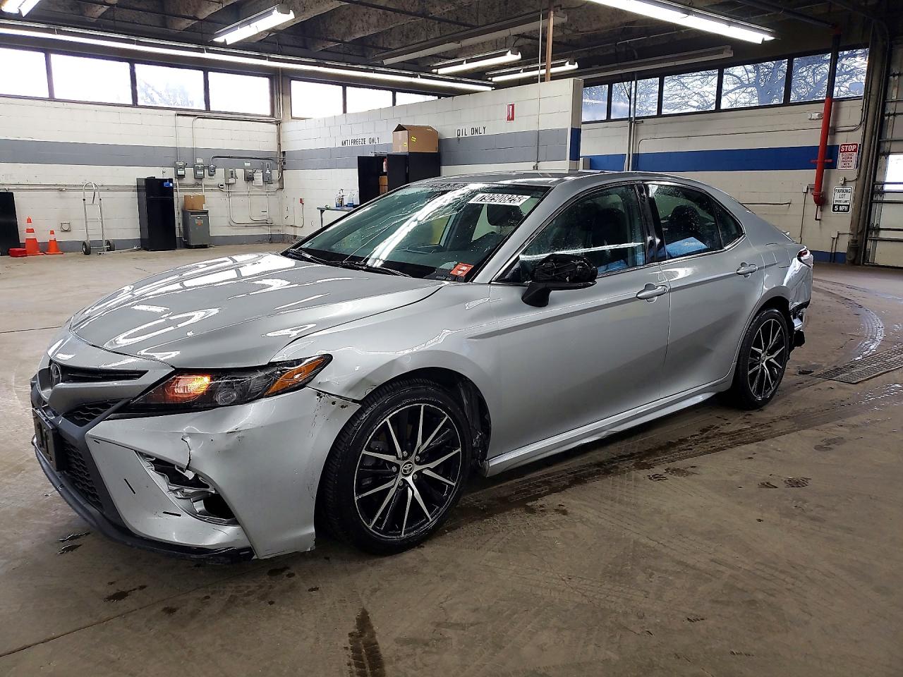 Salvage Toyota Camry Image
