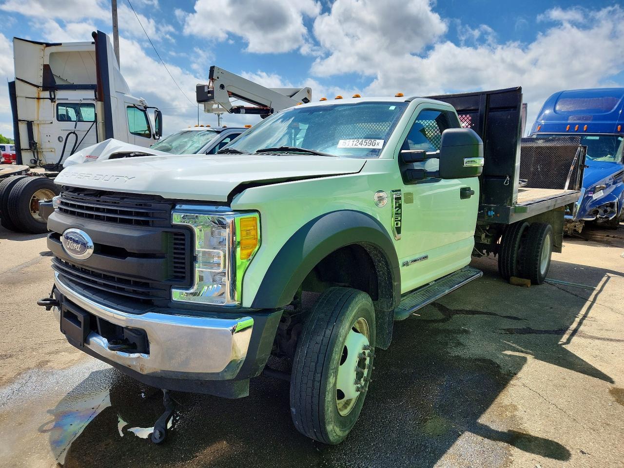 Salvage Ford F-450 Image