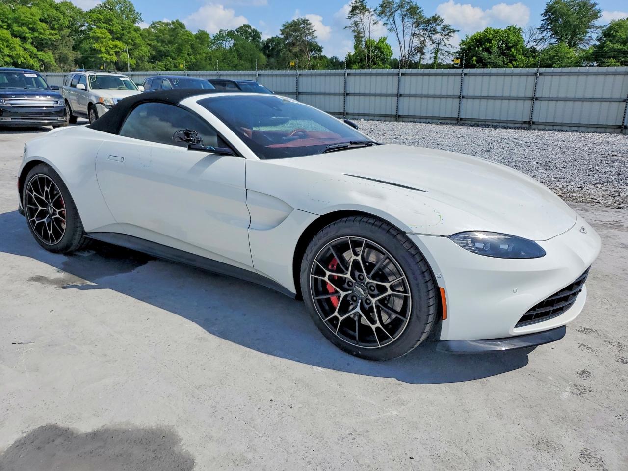 Aston Martin Vantage