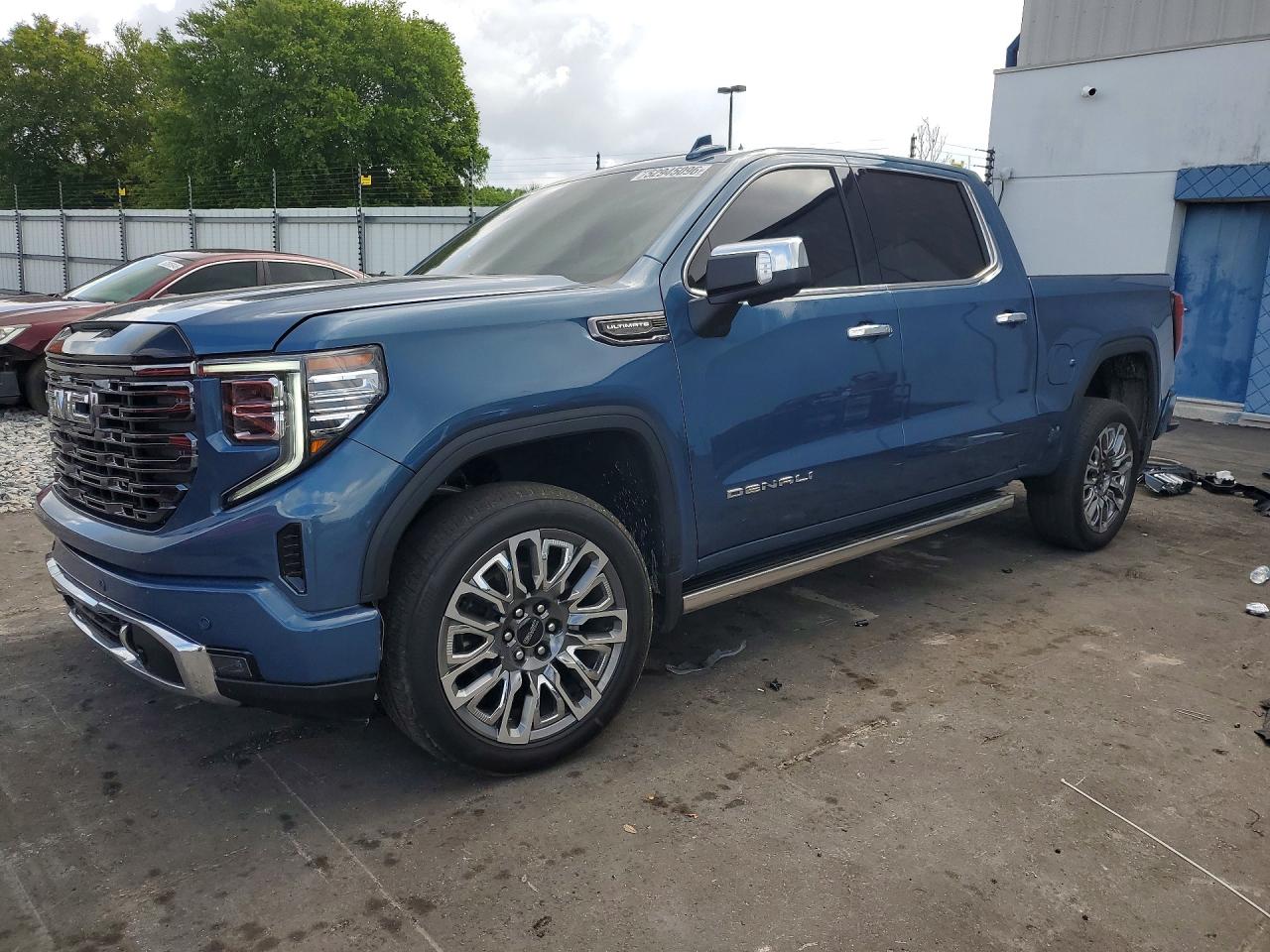 Salvage GMC Sierra Image