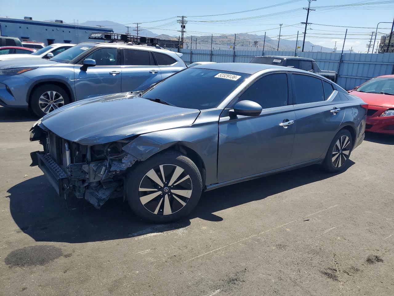 Salvage Nissan Altima Image