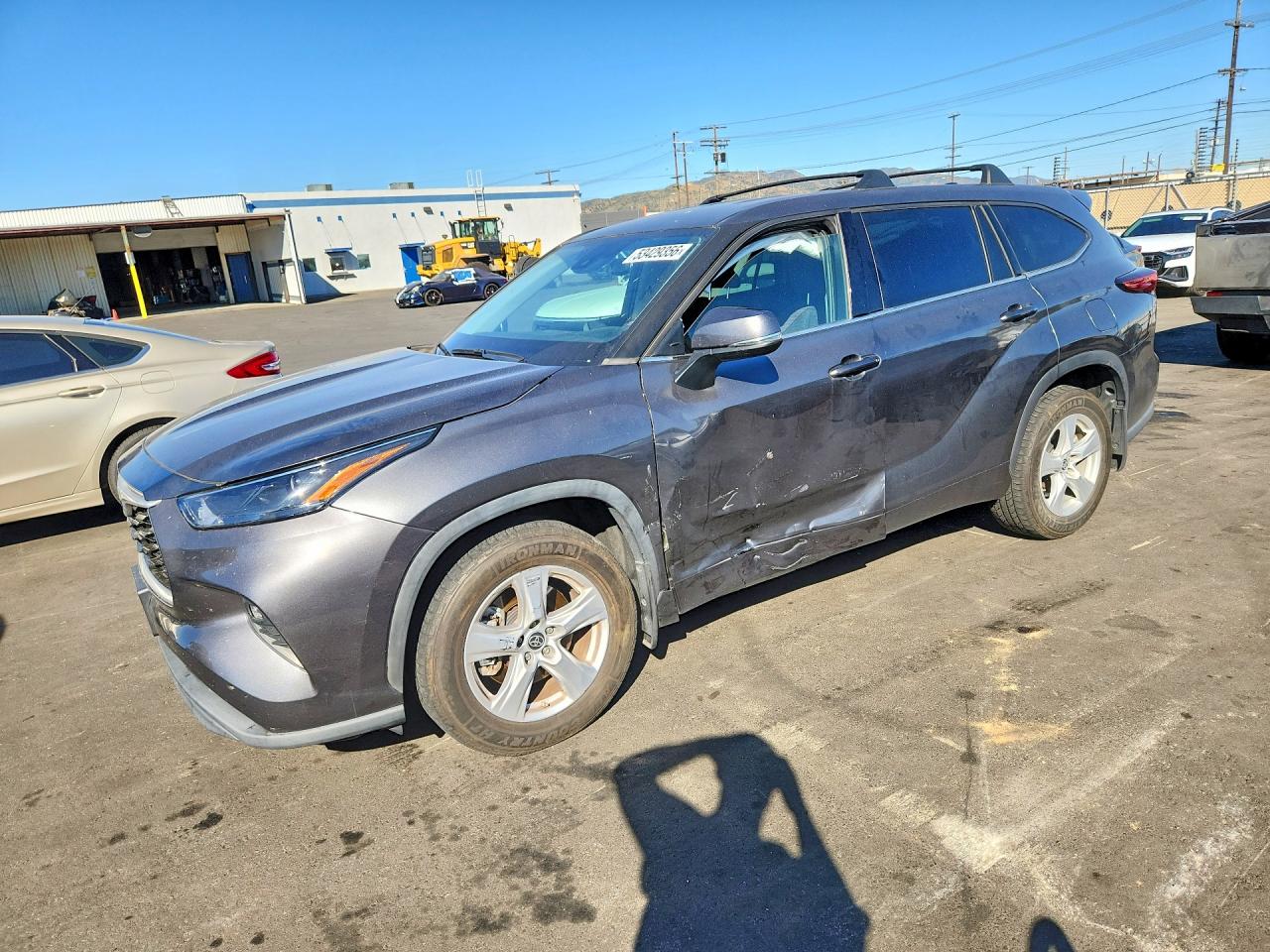 Salvage Toyota Highlander Image