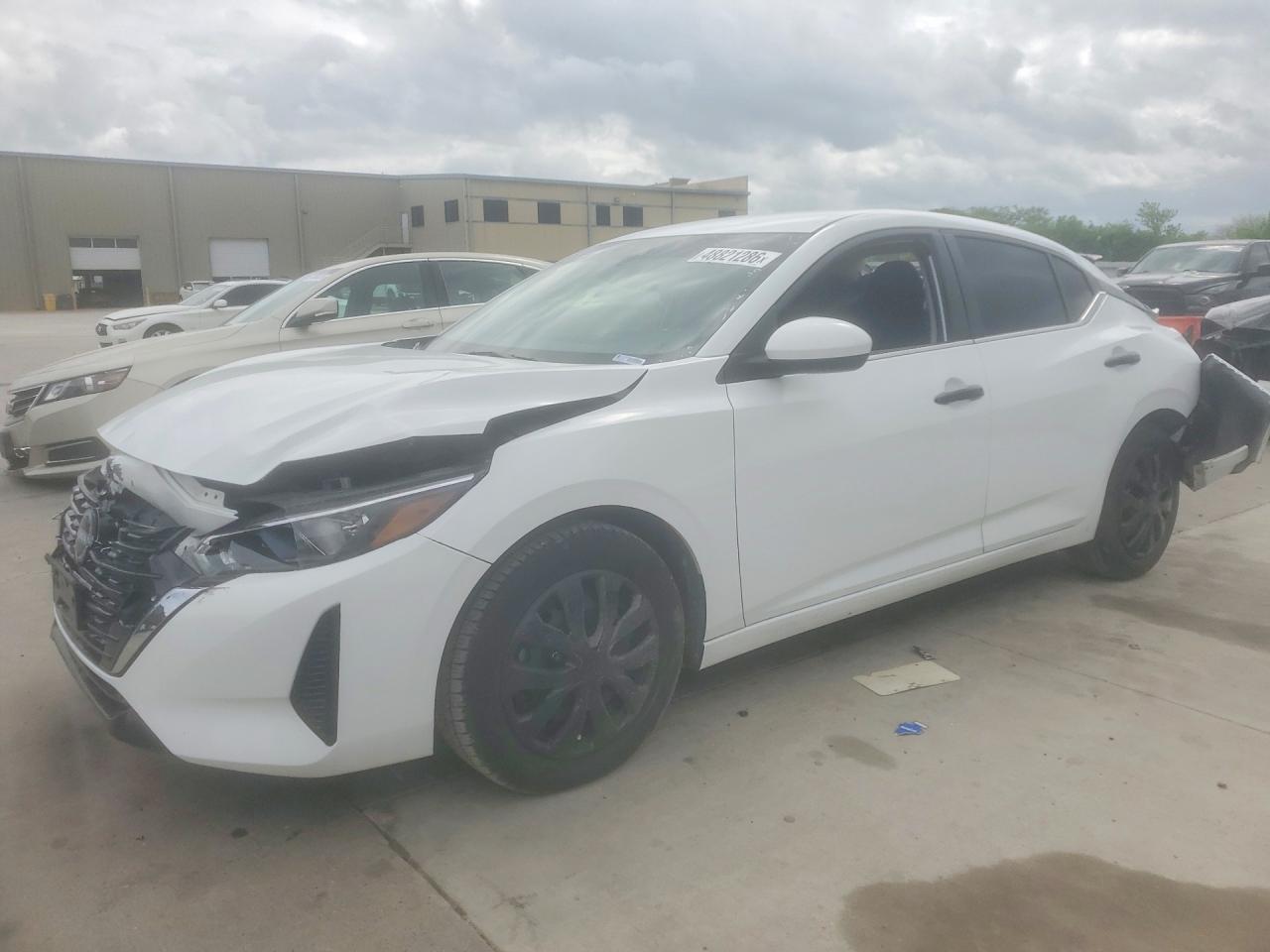 Salvage Nissan Sentra Image