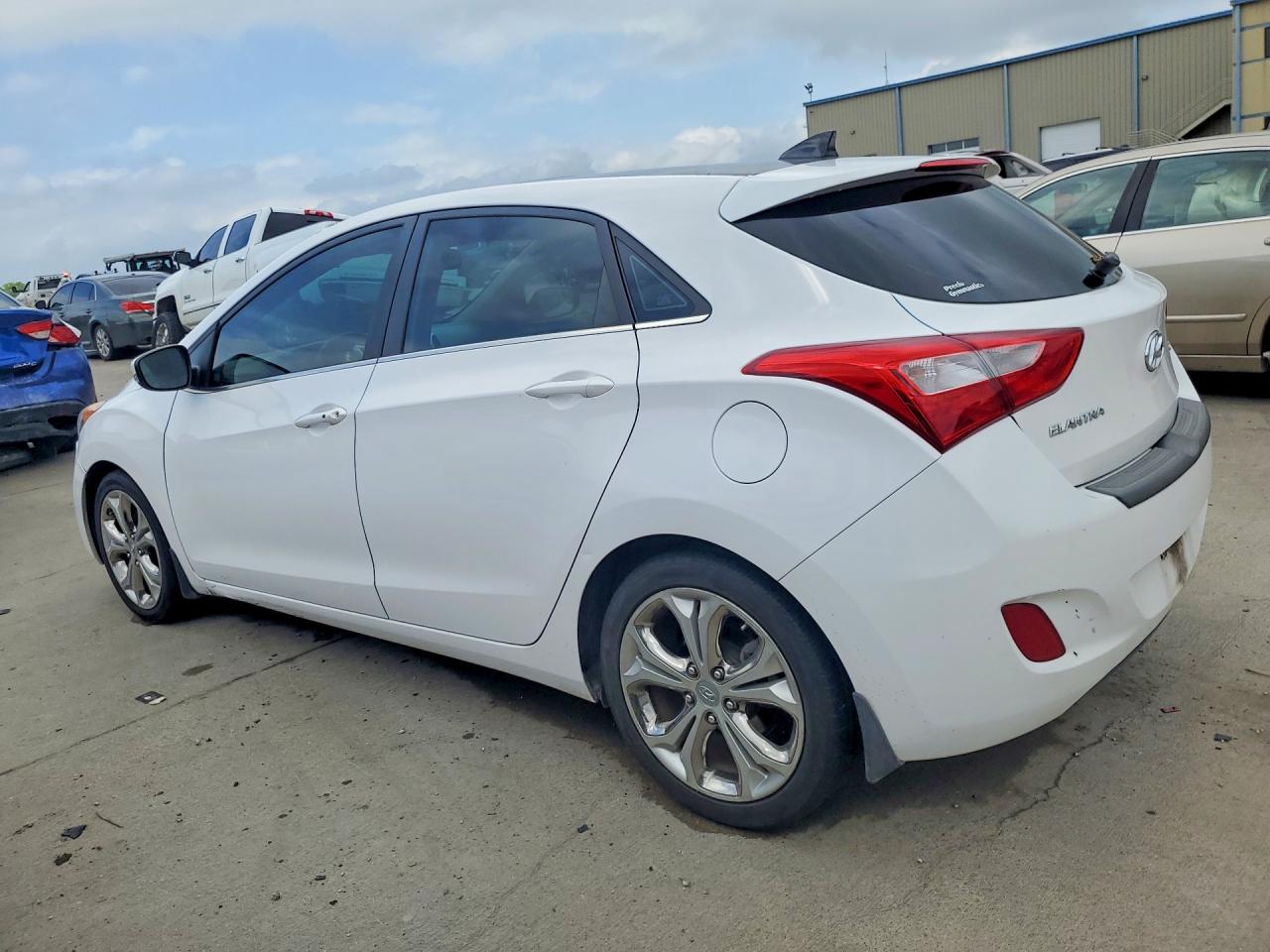Hyundai ELANTRA Base