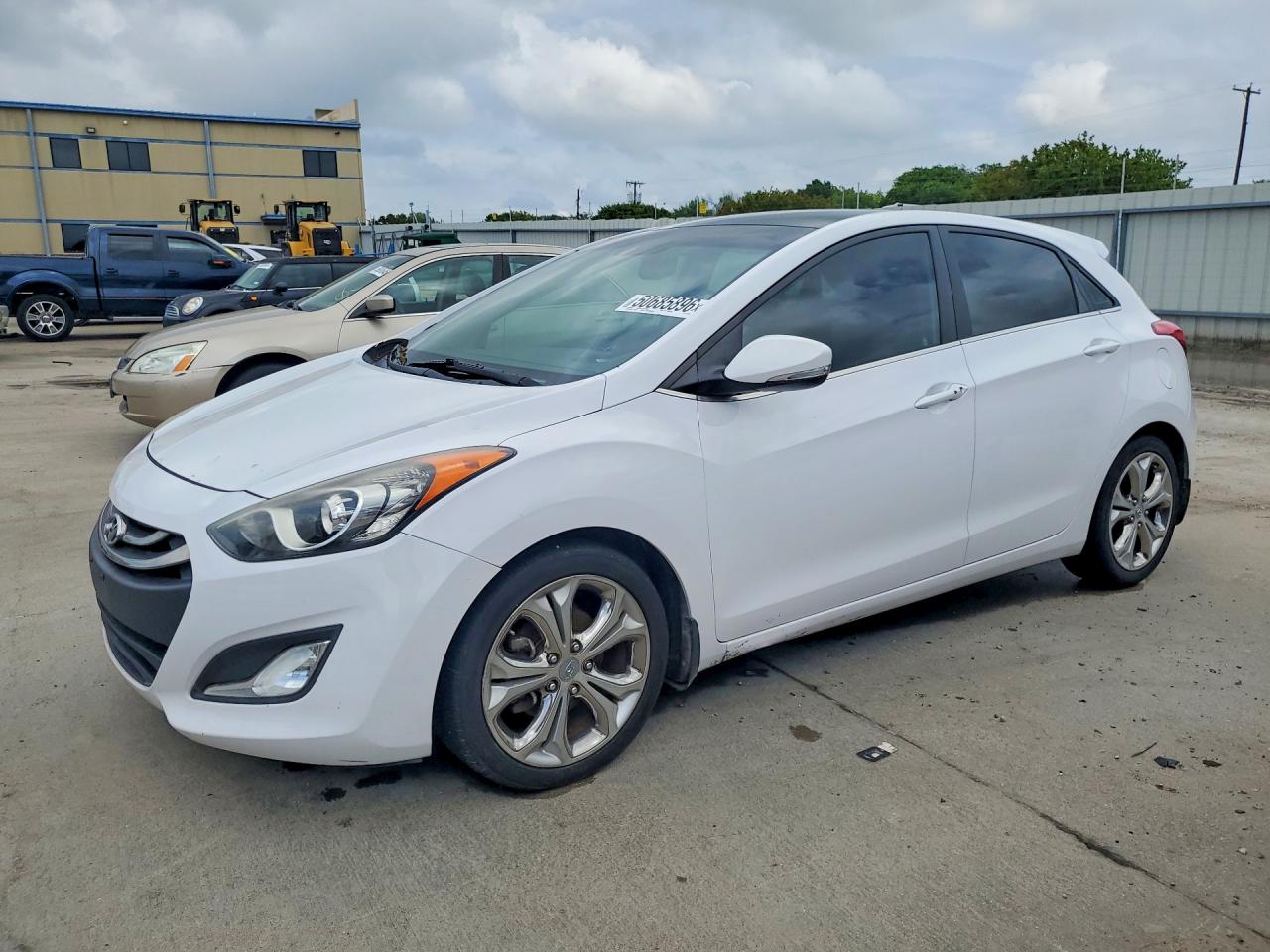 Salvage Hyundai ELANTRA Image