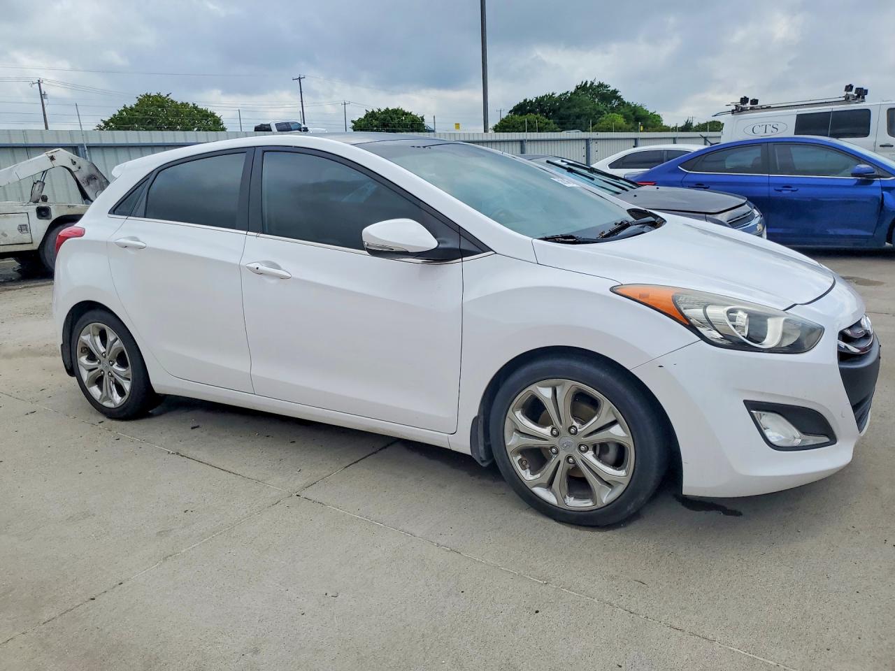 Hyundai ELANTRA Base
