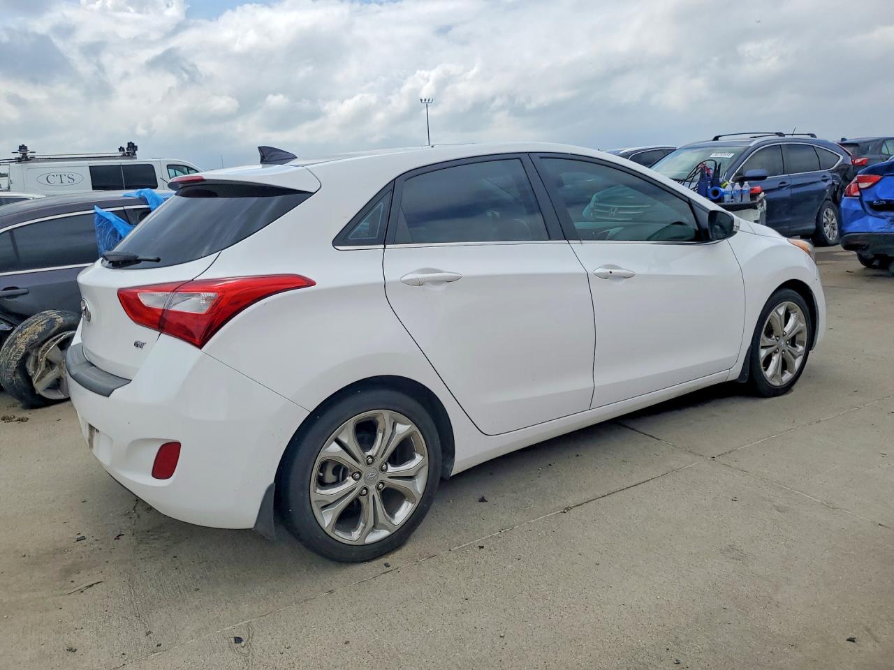 Hyundai ELANTRA Base